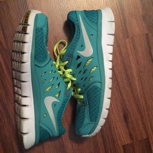 Nike flex sneakers turquoise and yellow